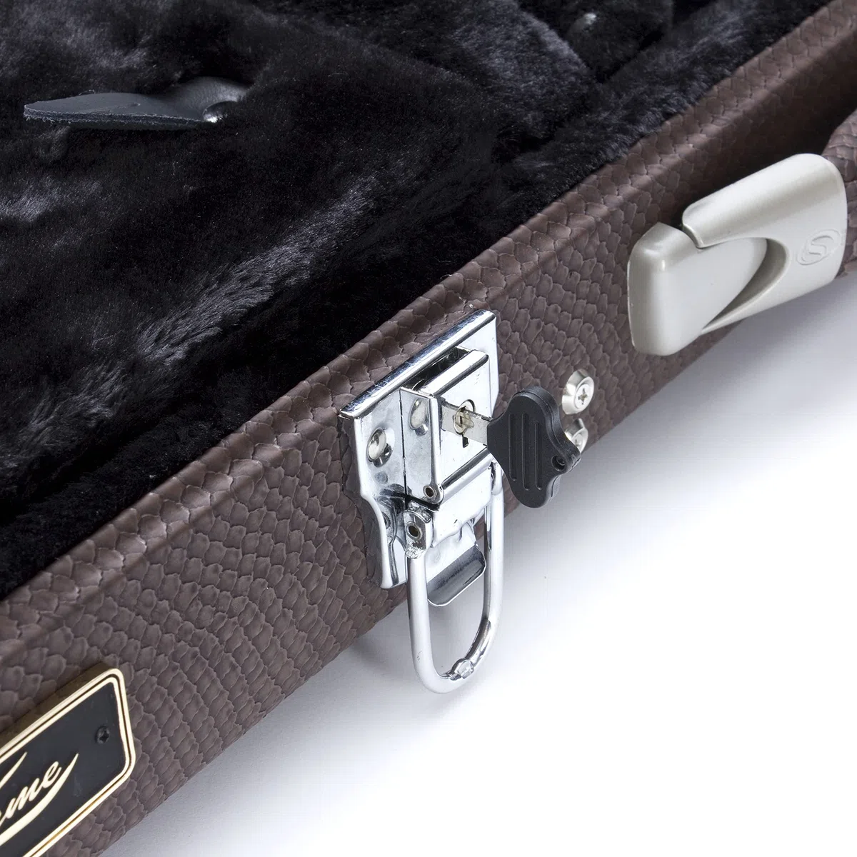 E-Bass Koffer Robust, Braun, Kompatibel mit J/P/MM-Style, Abschließbare Metallschnallen, Plüsch-Innenfutter, Wetterfest, Zubehörfach, 116x34x29 cm, Geeignet für E-Bassgitarren