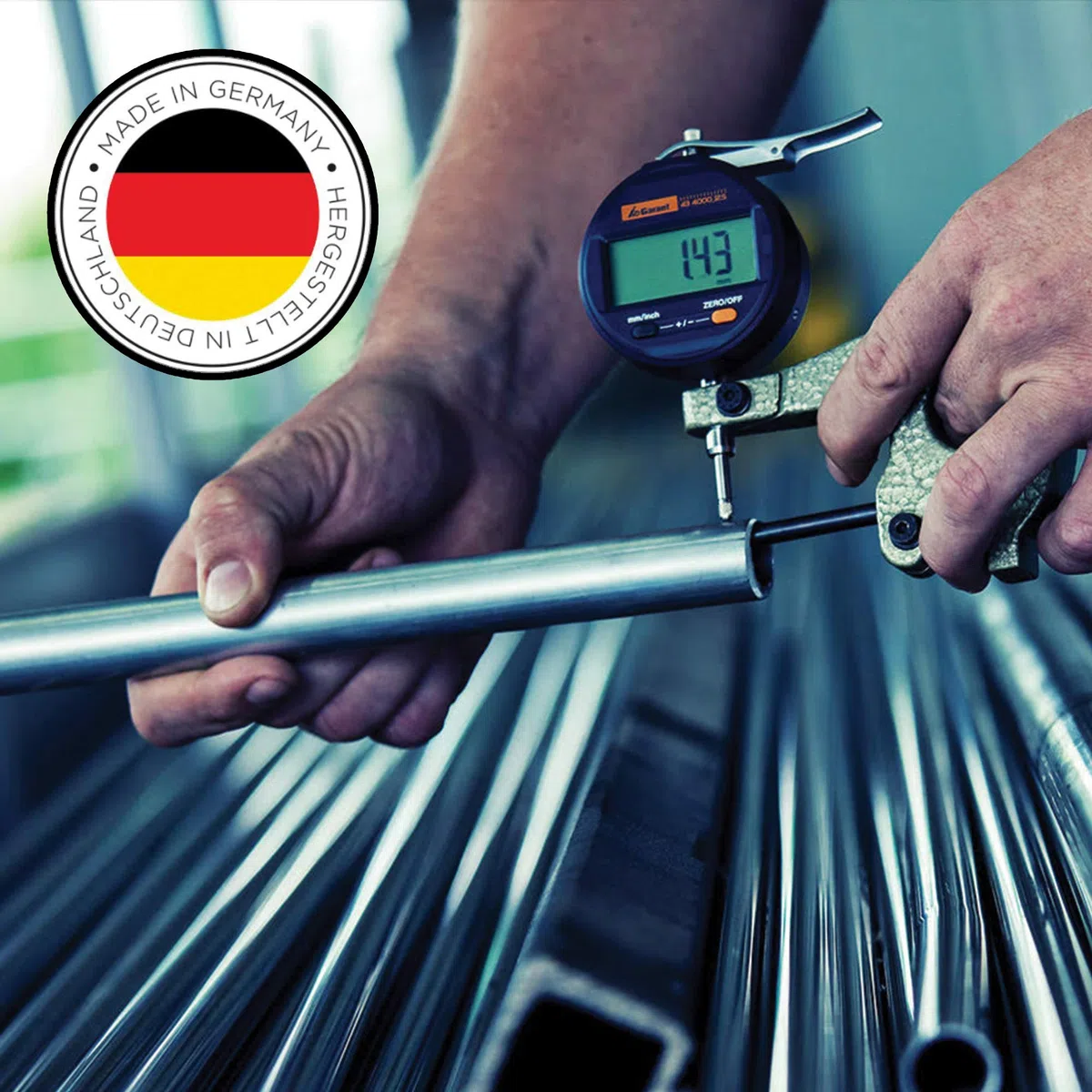 K&M 15910 Dämpferhalter Schwarz - Für 3 Dämpfer - Einhängen an Stativen und Notenpulten - Trompete, Kornett, Flügelhorn