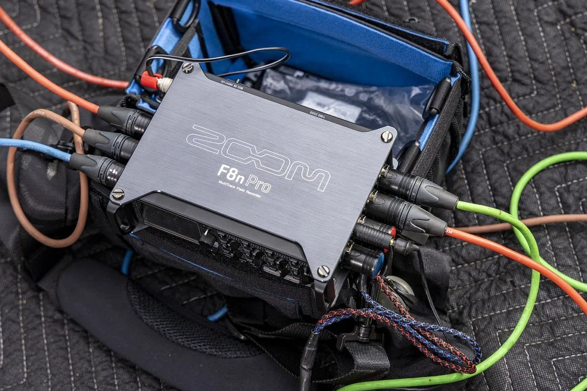 ZOOM F8N PRO Multitrack Field Recorder – Professionelles 32-Bit Audioaufnahmegerät mit 8 Preamps – Ideal für Film, Musik, Sounddesign – EU-Version – Schwarz