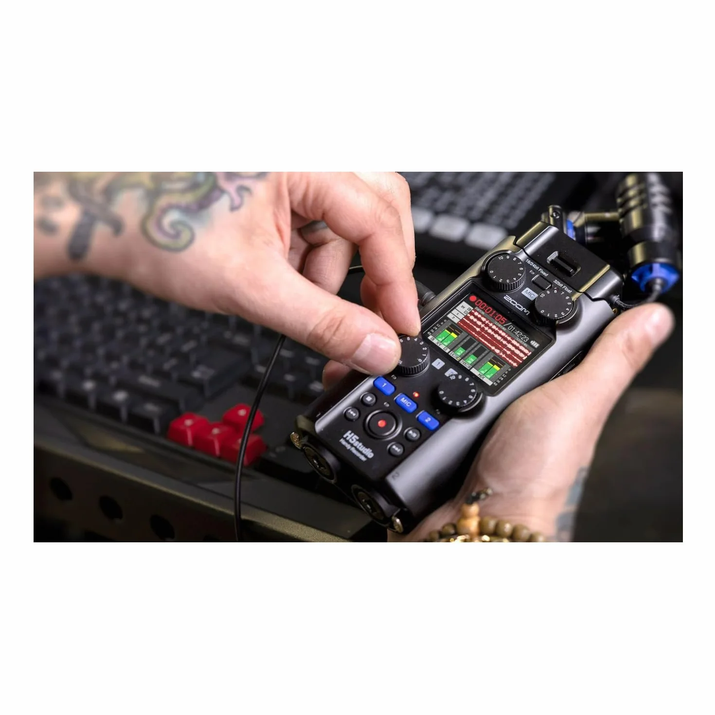 ZOOM H5studio, Handy Recorder mit 6 Spuren, regelbare Aufnahmen mit 192 kHz 32 Bit Float, Mikrofone und Vorverstärker in Studio-Qualität für makellose Klangqualität, schwarz
