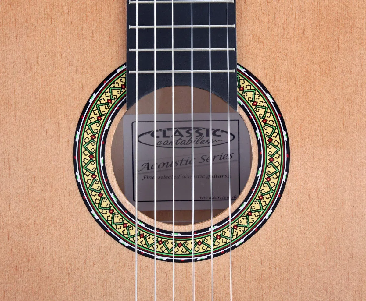 Classic Cantabile AS-861 Konzertgitarre 4/4 Starter-SET (akustische Klassikgitarre, geeignet für Kinder ab 14 Jahren, Tasche, Saiten, Noten, Plektren, Stimmpfeife) natur