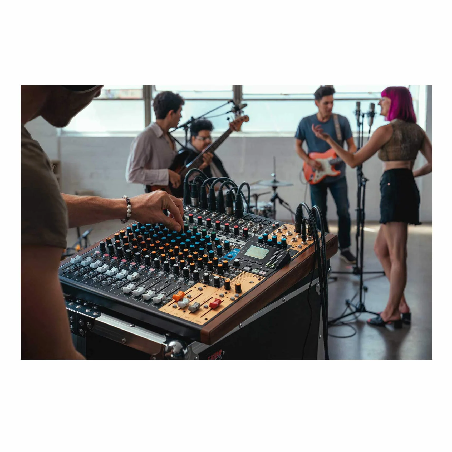 TASCAM Model 16 All-in-One Mixing Studio