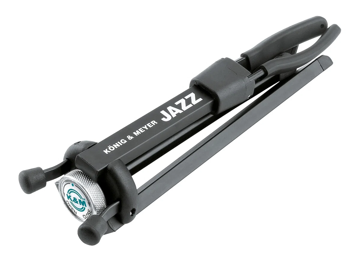 K&M 14330 Saxophonständer Jazz Schwarz Aluminium - inkl. Tragetasche - 31 cm Höhe - Transport im Schallbecher möglich