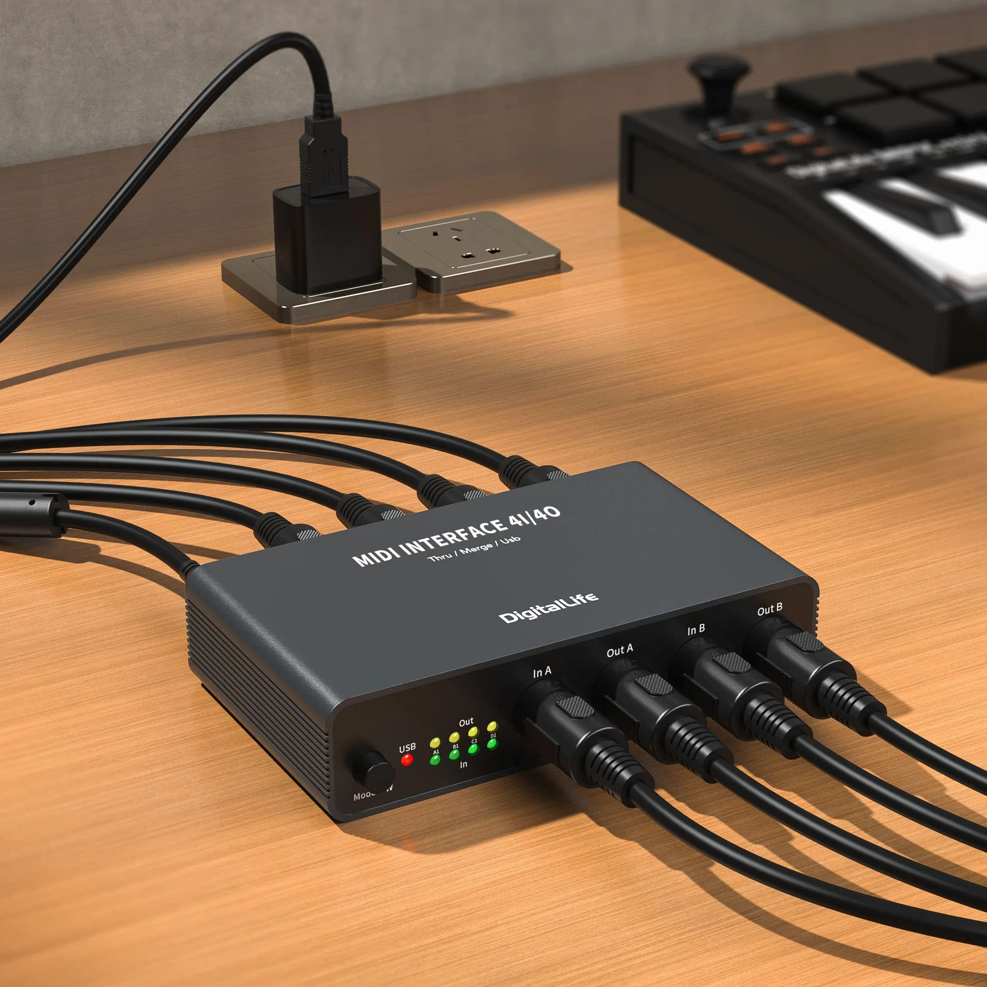DigitalLife Quad I/O Pro 4x4 USB MIDI Interface Box – 5-Pin-DIN Merge/Thru/Splitter, Metallgehäuse mit 8 LED-Anzeigen für Keyboards, Synthesizer, Drum Machines & Live-Auftritte | UMB06-B