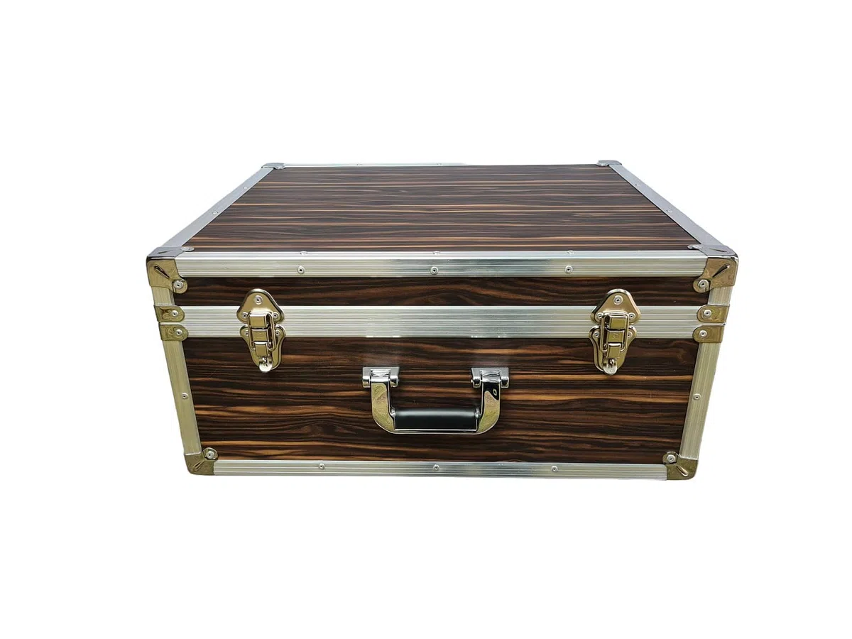 Akkordeonkoffer 120 Bass Holz Case Flightcase Nuss-Natura 58x48x25 cm – robuster Holzkoffer mit Polsterung, Metallecken & Tragegriff – stilvolles Akkordeon Case für sicheren Transport & Schutz