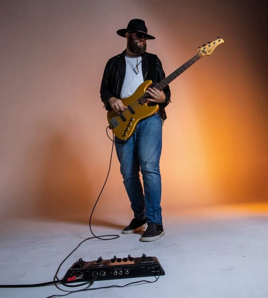 ZOOM AD-16 EU Netzteil für Gitarren- und Bass-Effektgeräte, Drumcomputer und Rhythmusmaschinen – 9V DC Mitte negativ, vielseitig kompatibel