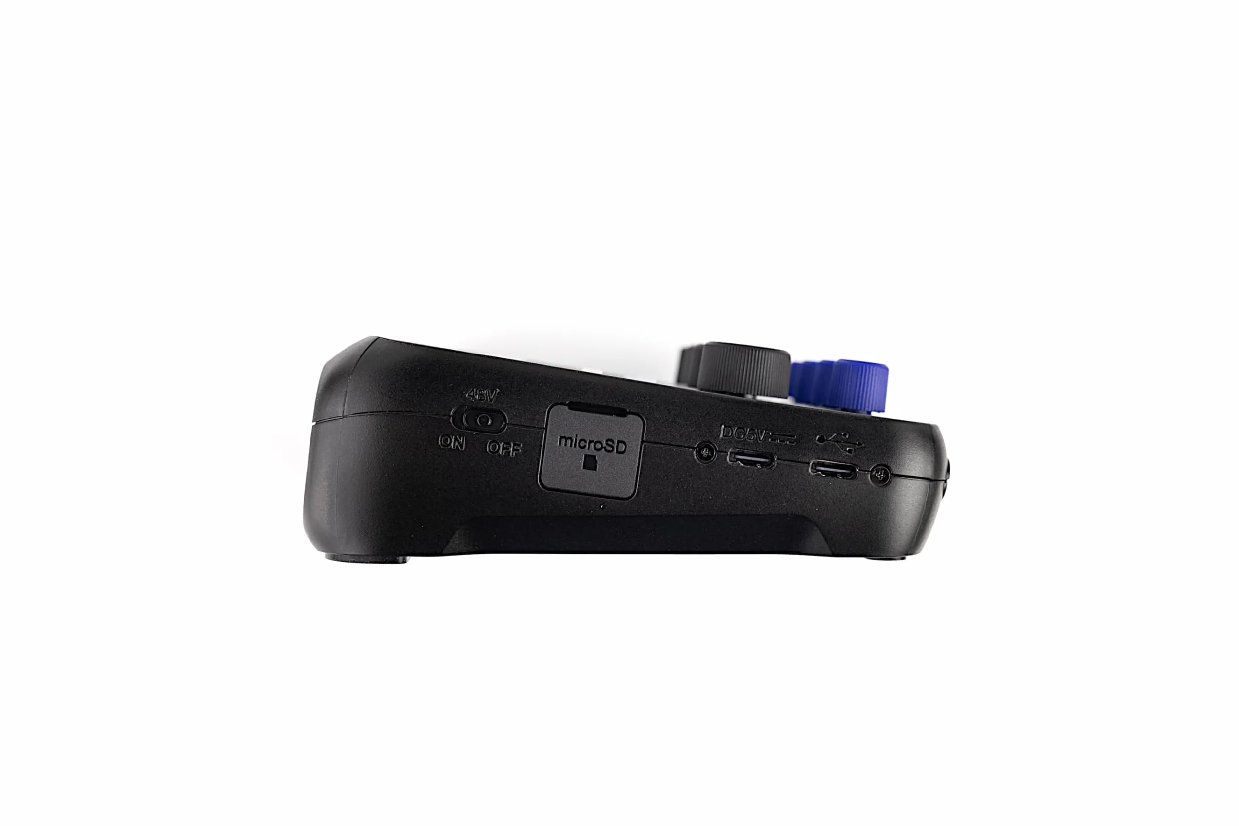 ZOOM PodTrak P4next Podcast-Recorder, 4 XLR Mikrofoneingänge, 4 Kopfhörerausgänge, KI-Rauschunterdrückung, Ton- und Comp-Effekte, Telefoneingang, Sound-Pads, Aufnahme auf SD, Batterie o. USB-Netzteil