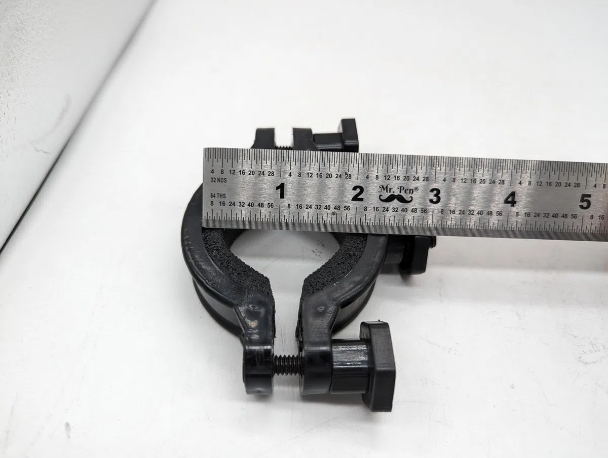 Niedrige Messing-Lyre – sichere Handyhalterung für Posaune, Mellophon, Flügelhorn und mehr, hergestellt in den USA, 3,8 cm - 5,1 cm Klemme, LB100