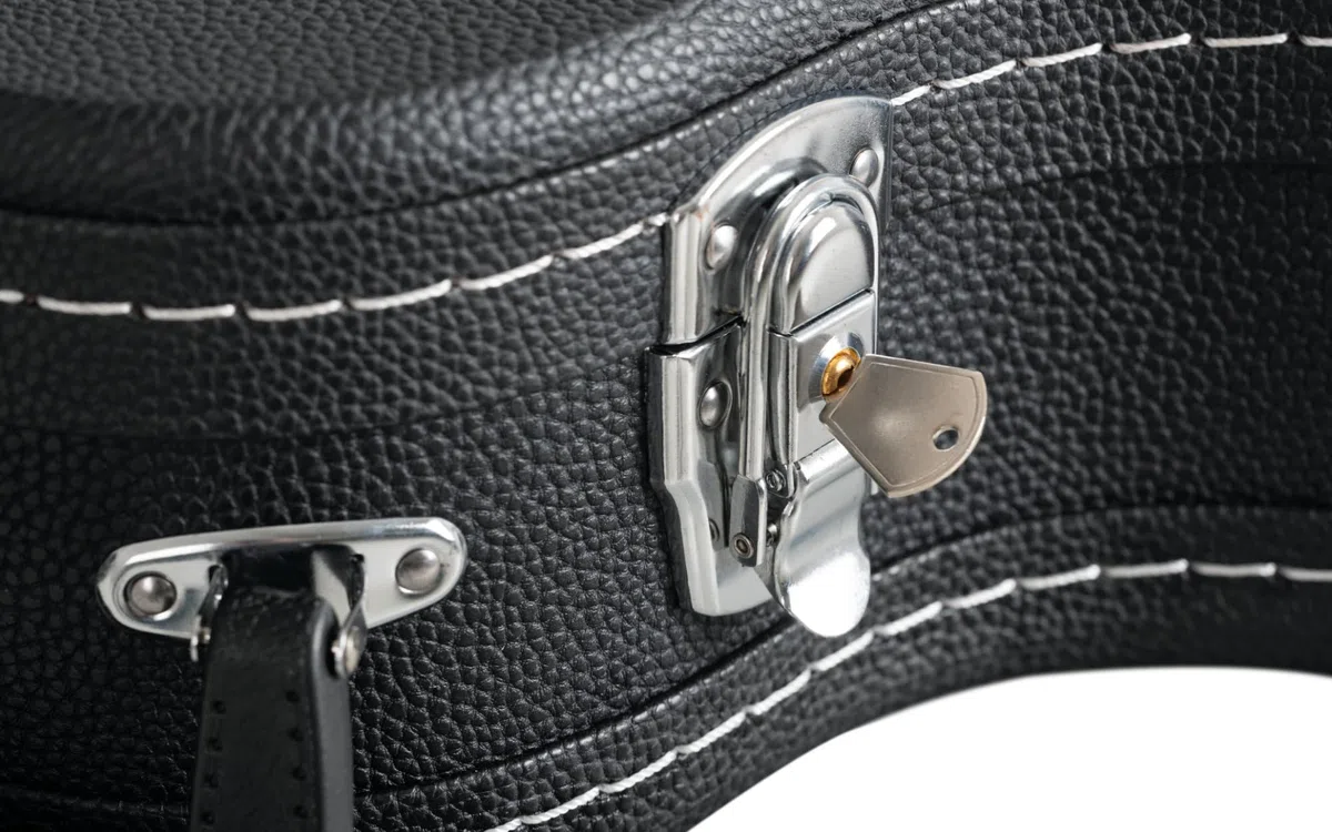 ROCKTILE Gitarrenkoffer für Semiacoustic Hollowbody Gitarren (gepolsterter Gigbag, integriertes Innenfach, abschliessbar, Gesamtlänge: 108cm, Höhe: 8,5 cm) Schwarz