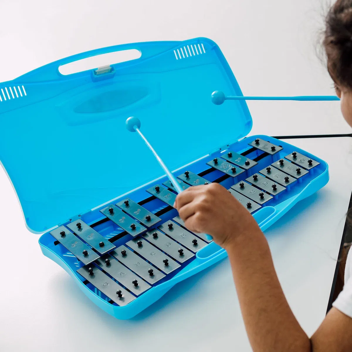 A-Star 25-Noten-Sopran-Chromatisches Glockenspiel-Xylophon im blauen Gehäuse mit silbernen Tasten und zwei Kunststoffschlägeln – 2 Oktaven G5 bis G7