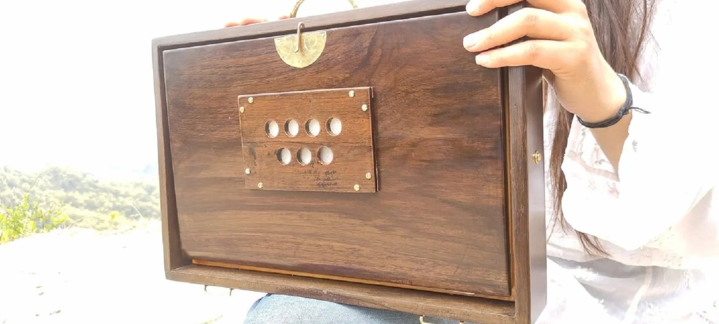 Hochwertige Shruti-Box mit Espresso-Farbe, 440 Hz, gepolsterte Tragetasche, hergestellt aus Teakholz, indisches Instrument, Shruti-Box (432 Hz auf Anfrage)