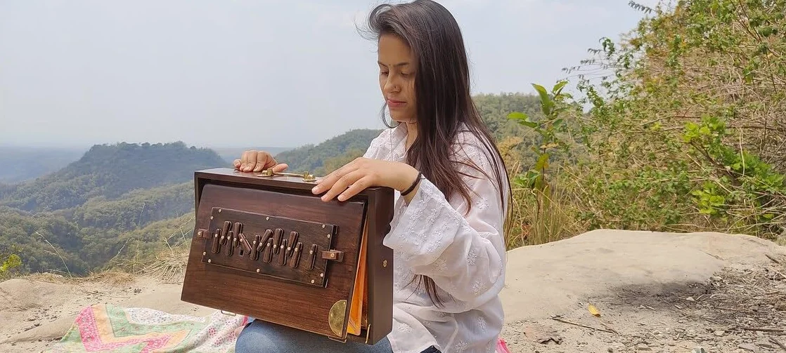 Hochwertige Shruti-Box mit Espresso-Farbe, 440 Hz, gepolsterte Tragetasche, hergestellt aus Teakholz, indisches Instrument, Shruti-Box (432 Hz auf Anfrage)