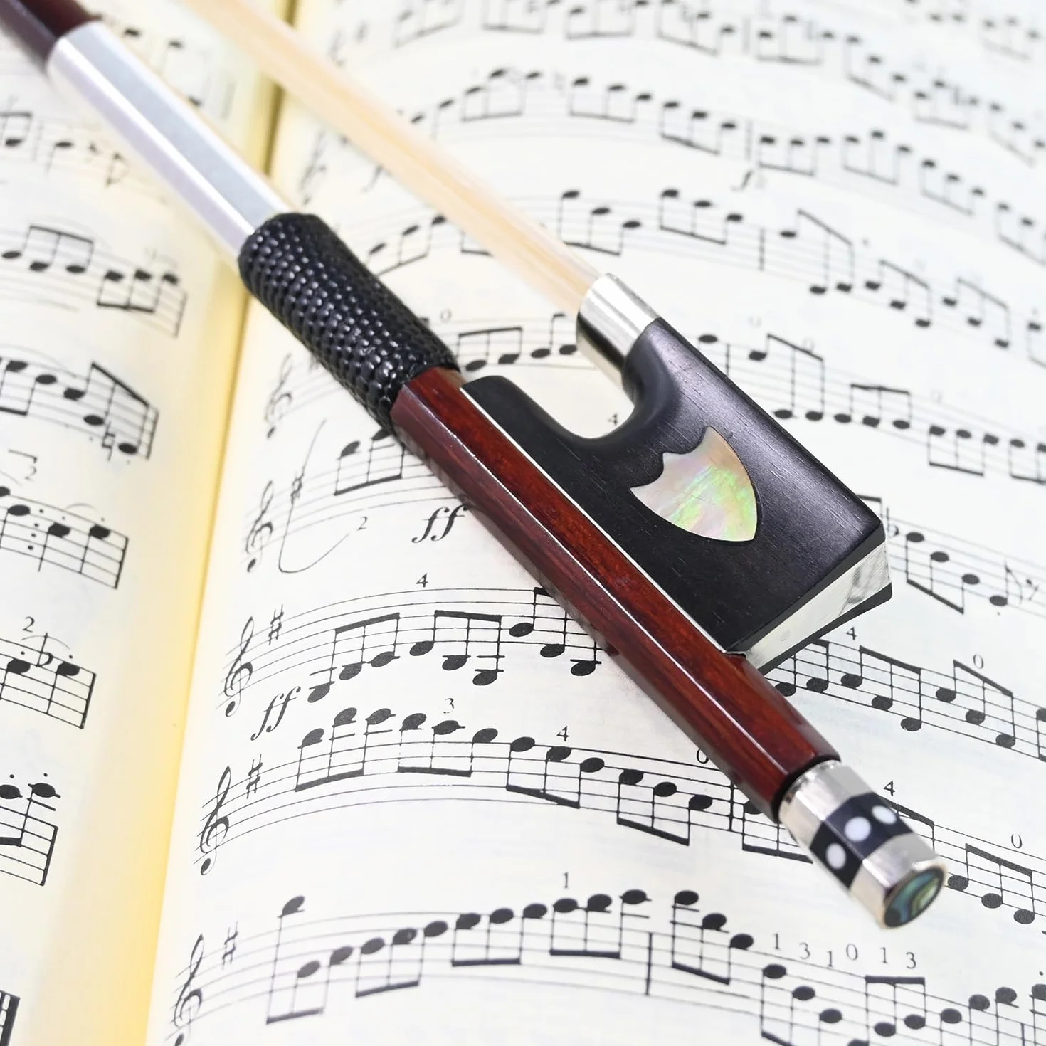 Pernambuco Geigenbogen Violine Geigen bogen gut ausbalanciert warmer und süßer Klang Ordentliche Arbeit für Profispieler Größe 4/4