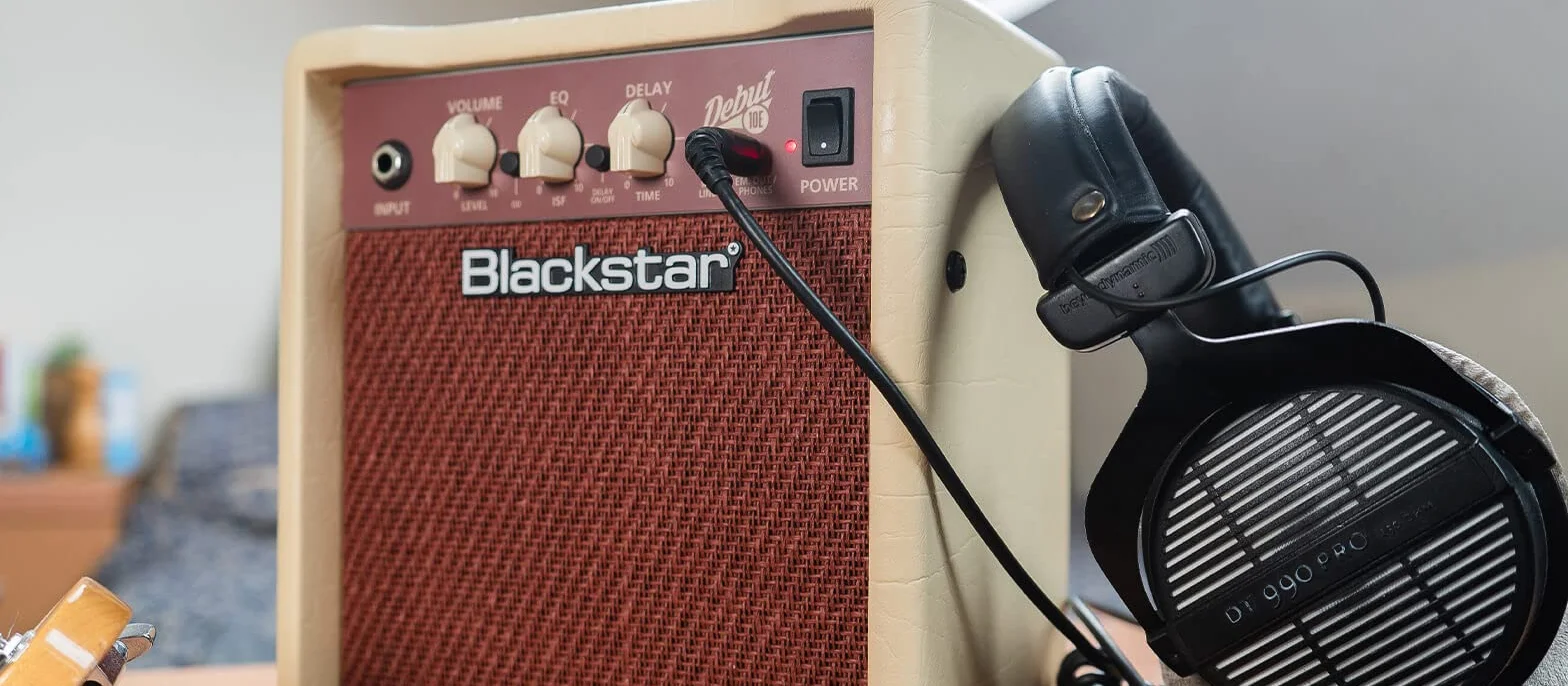 Blackstar Debut 10E Gitarrenverstärker Combo, 10 Watt Übungsverstärker für E-Gitarre mit Delay Effekt, ISF Klangregelung, Kopfhörerausgang & MP3/Line-In, Analog Guitar Amp