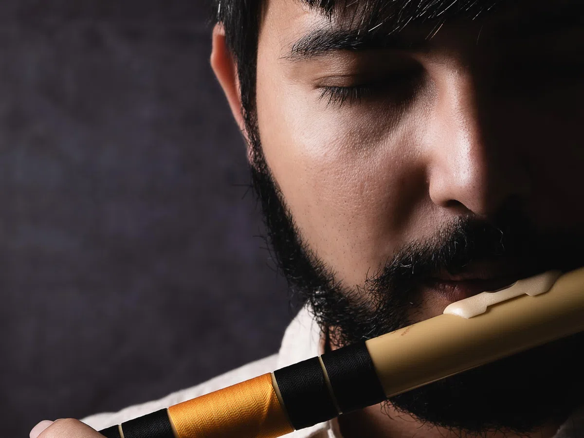 Radhe Flutes PVC-Faser, naturfarben, Rechtshänder, mit Samtbezug, Farbvariation + kompletter Flöten-Anfänger-Online-Kurs in Hindi und Englisch (Orange und Schwarz)