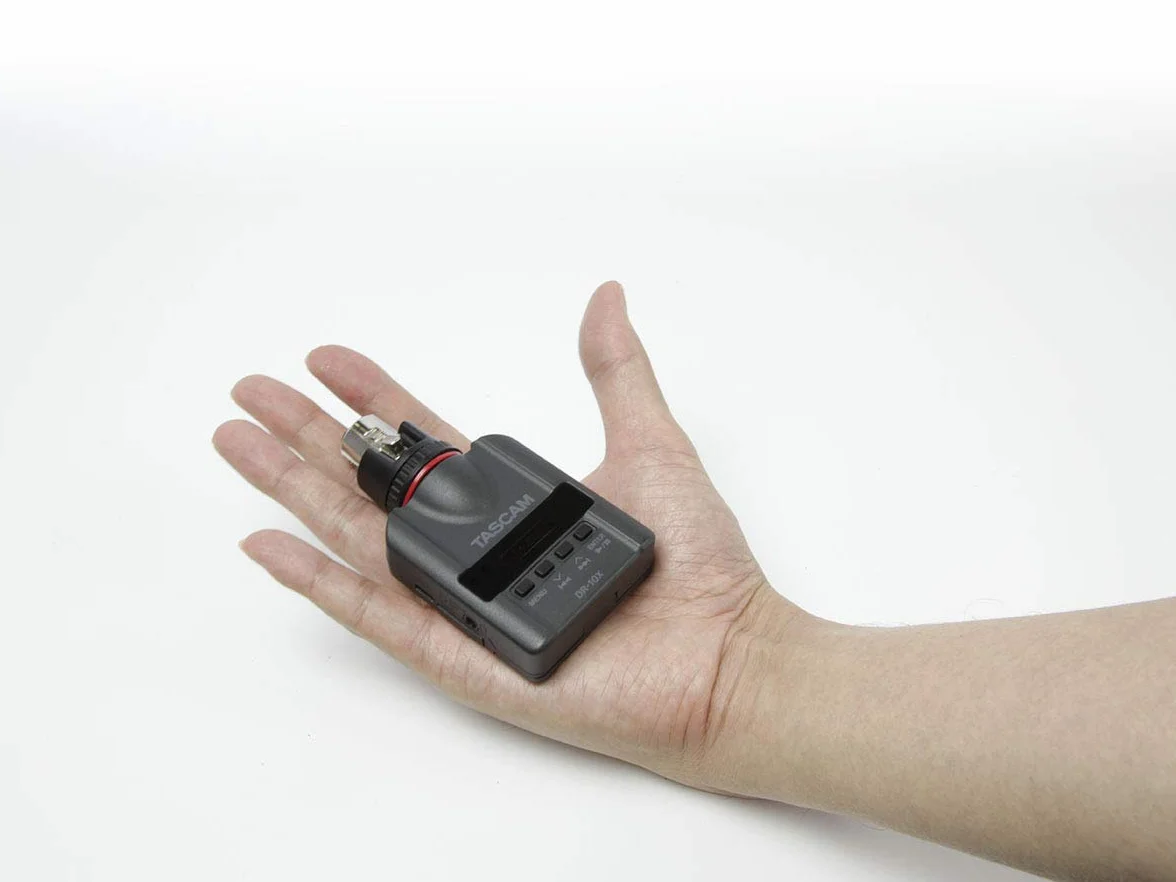 Tascam DR-10X – Audiorecorder zum Aufstecken auf ein Mikrofon, Schwarz