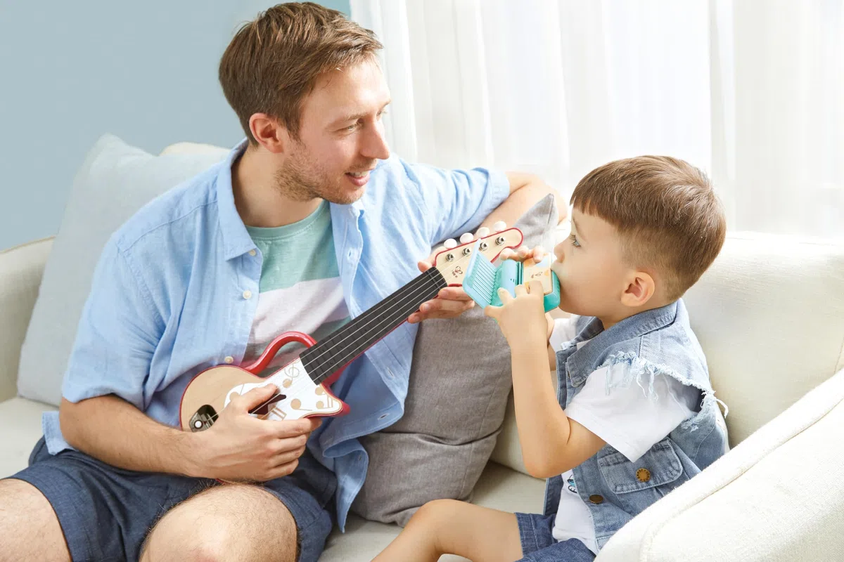 Hape Leuchtende Lern-Harmonica - Mundharmonika Musikspielzeug mit Licht für Kinder, Lerninstrument, fördert musikalische Früherziehung, Rhythmus, Motorik und Kreativität, für Kinder ab 3 Jahren